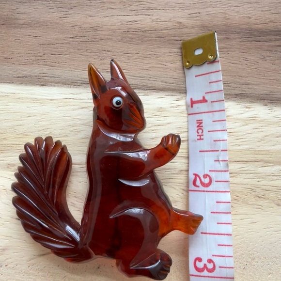 Vintage Bakelite Squirrel Brooch - Picture 3 of 5